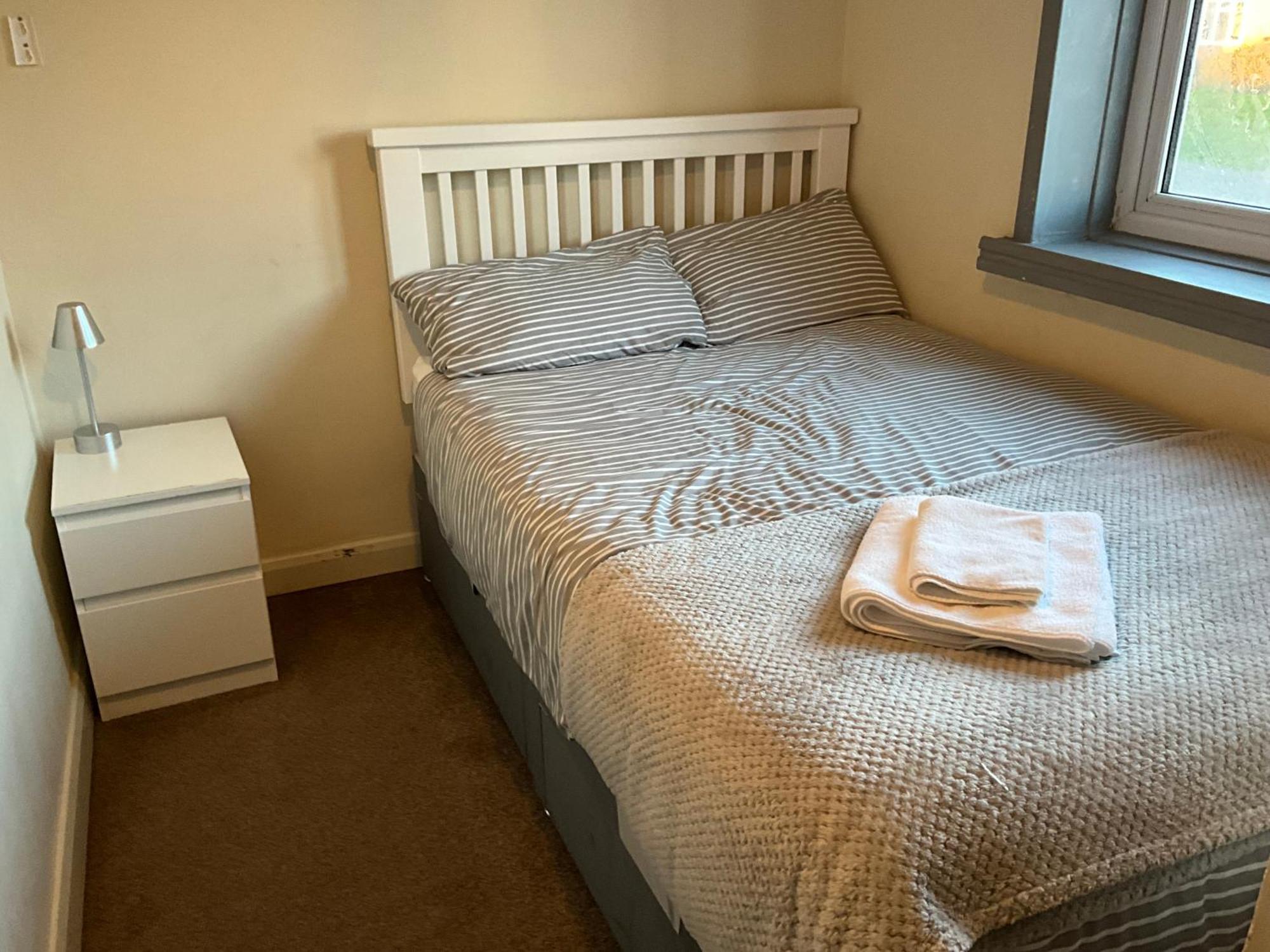 Comfy, Cosy Small Double With Wi-Fi Earley Luaran gambar